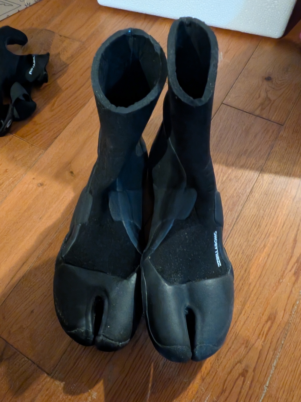 Billabong Black Split-Toe Wetsuit Surf Boots